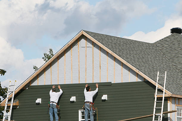 Professional Siding technician working in Dravosburg, PA